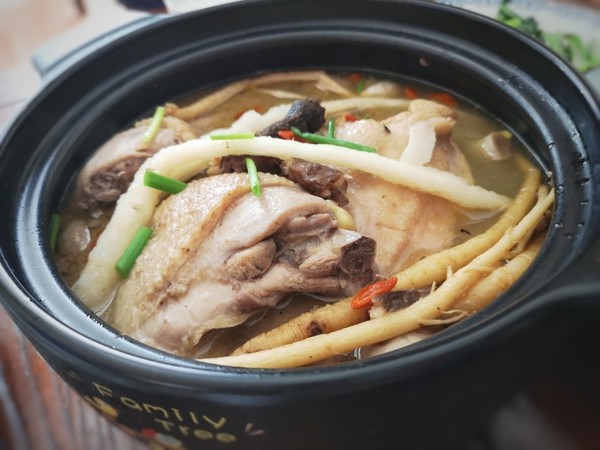 cobyxiong做的当归党参炖鸡汤