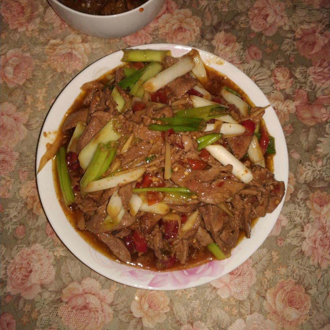 厨师长教你：“葱爆猪肝”的家常做法，味道非常赞