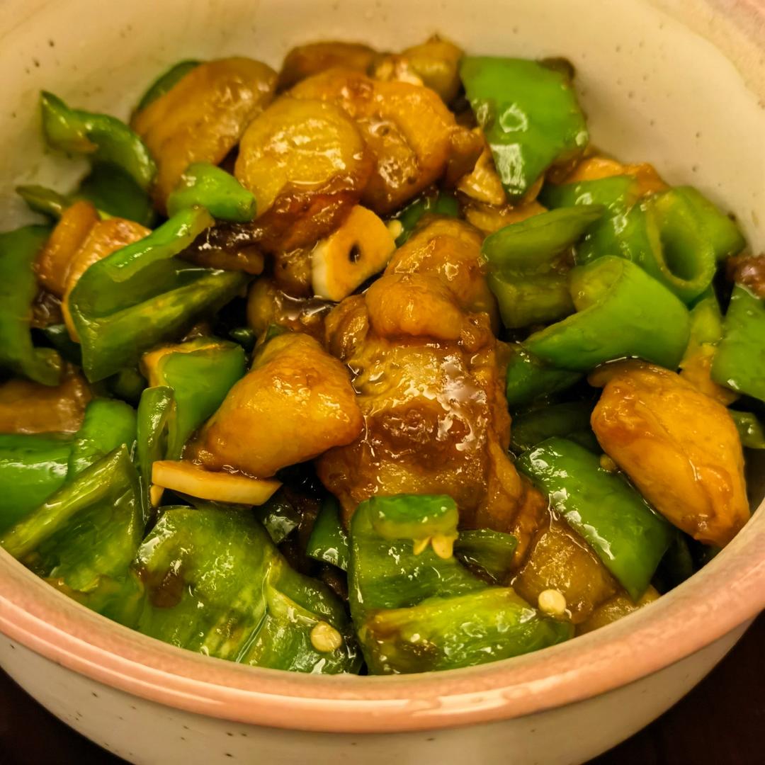 红烧茄子（佐西红柿尖椒）