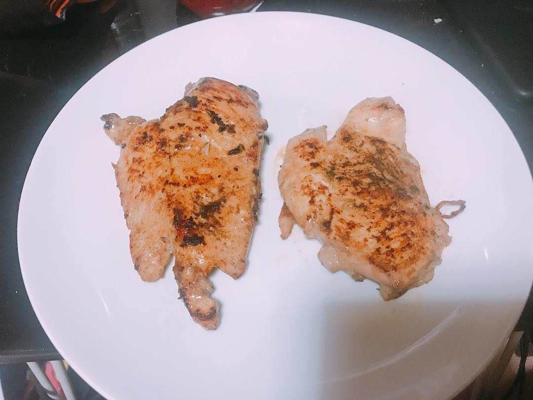 一定会考上法政大学的玉子做的香煎黑胡椒鸡胸肉