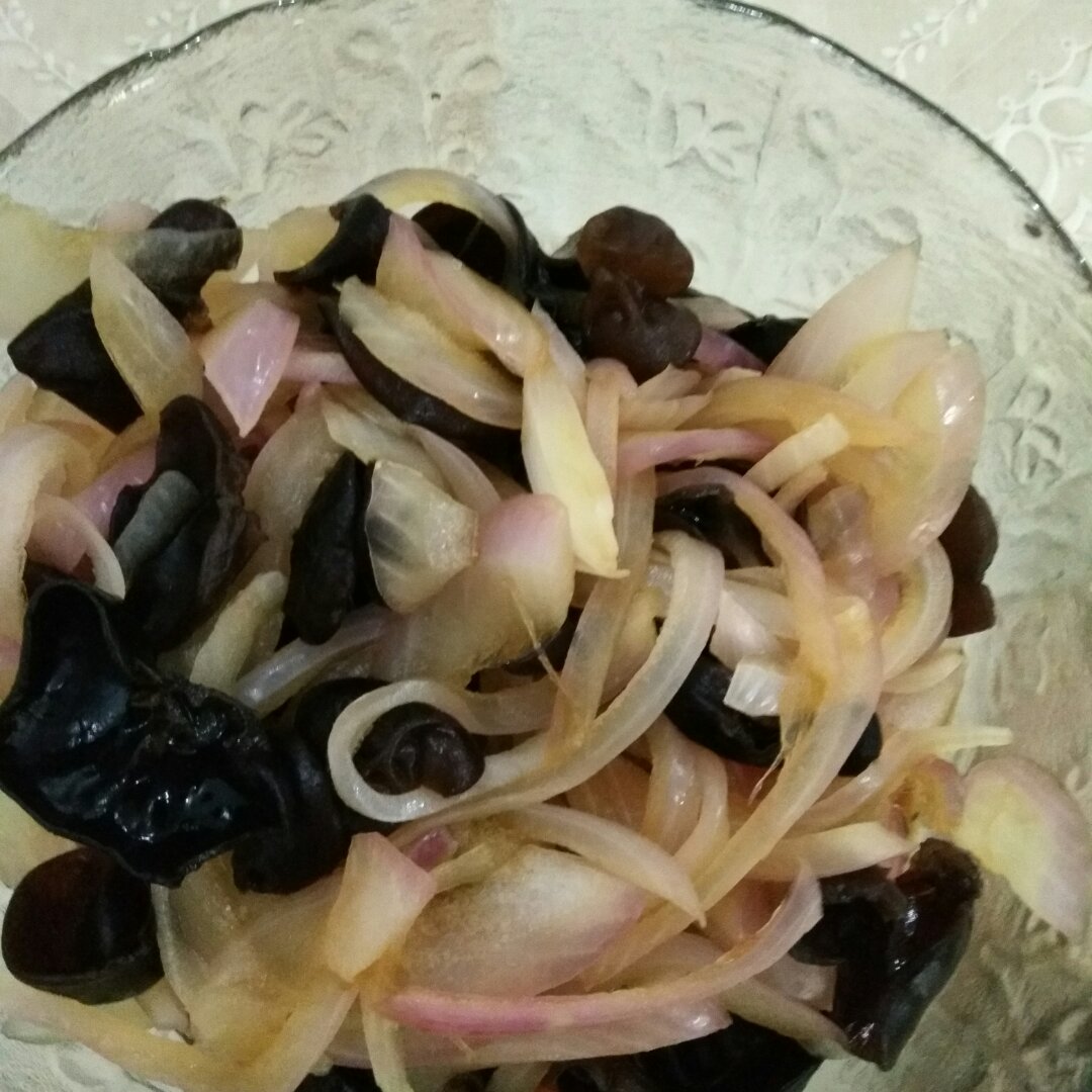 洋葱拌木耳