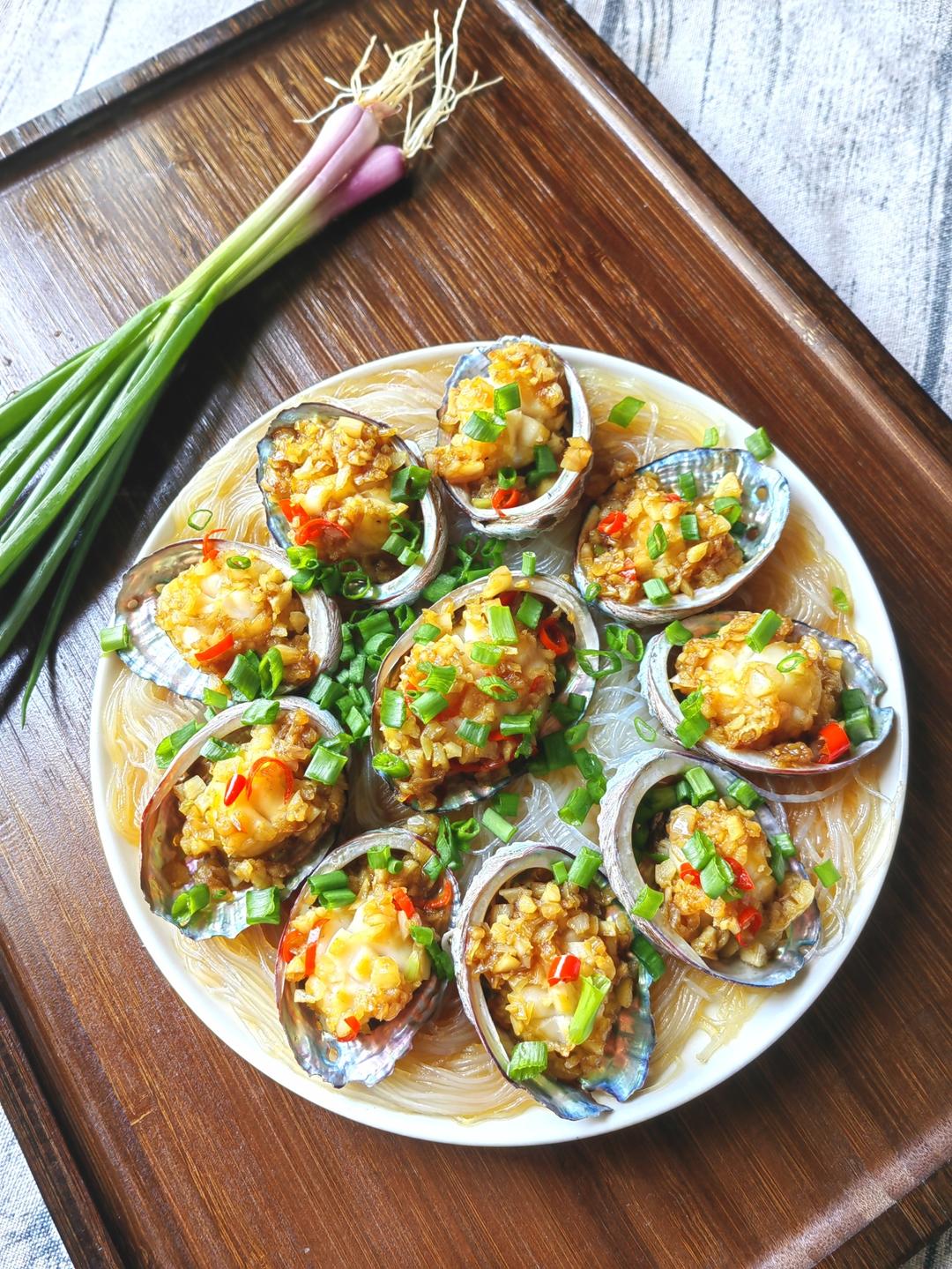 蒜蓉粉丝鲍鱼（年夜饭菜谱）的做法