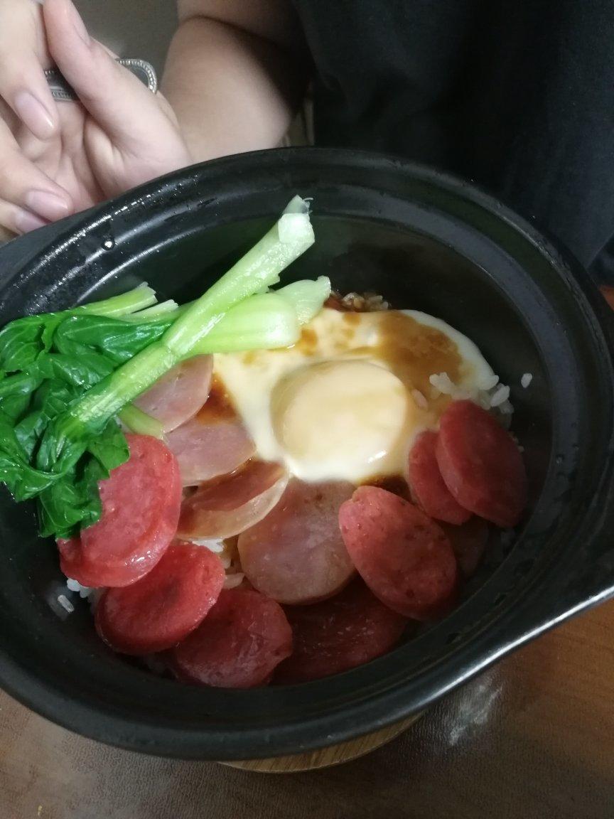 广式腊味煲仔饭