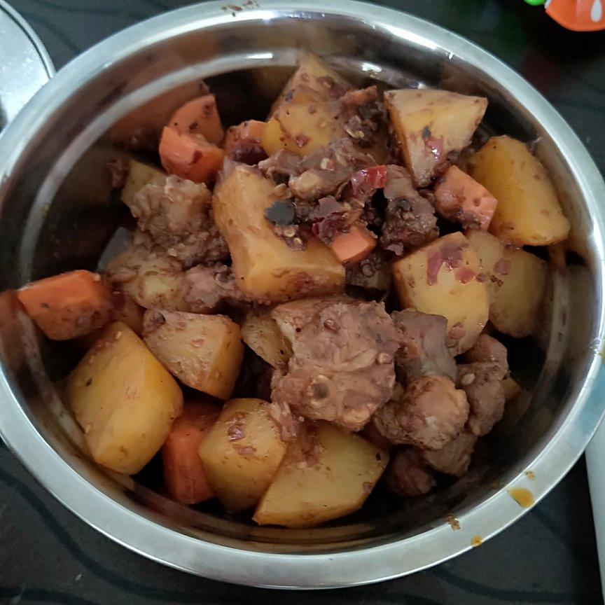 川味土豆烧排骨