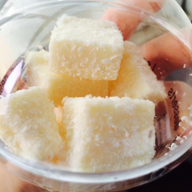 椰丝牛奶小方糕