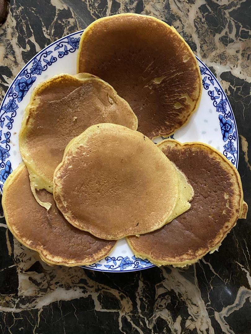 【减脂早餐】无油香蕉松饼（超简单）