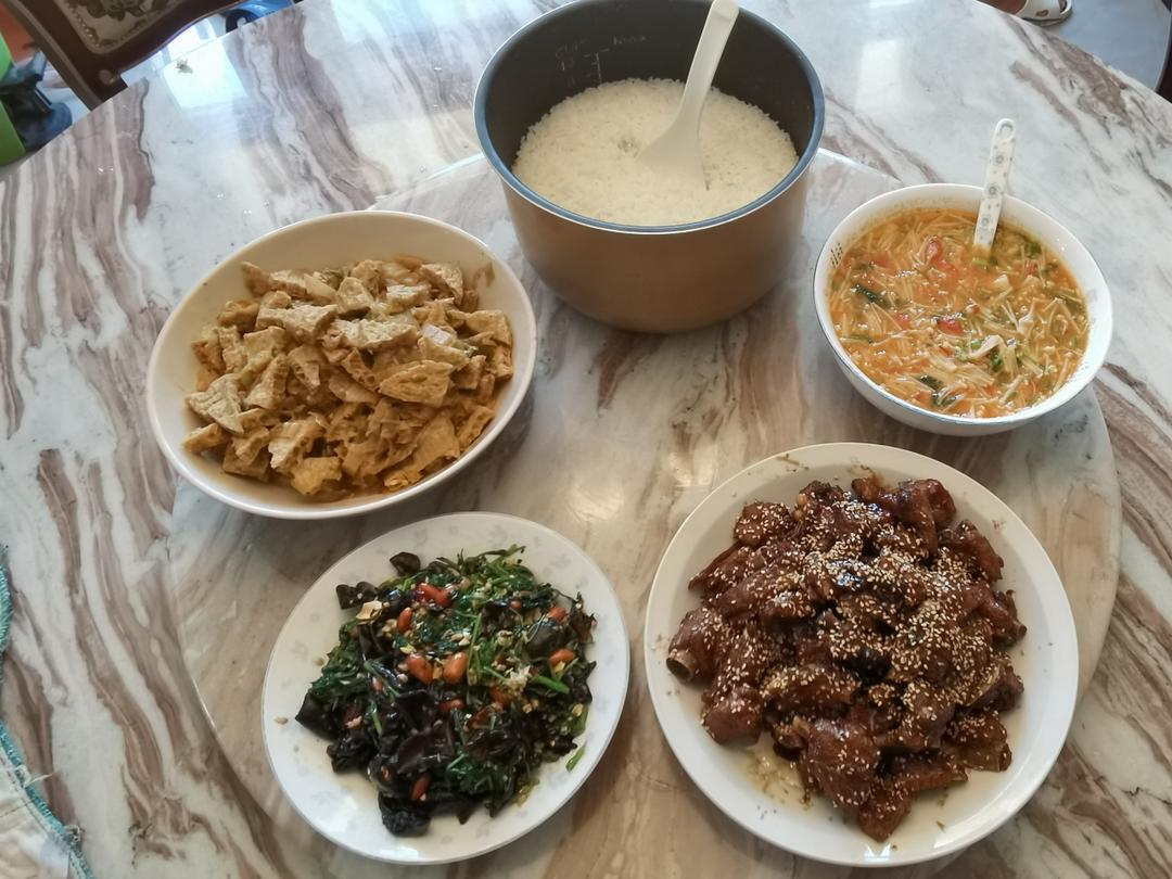 番茄金针菇汤