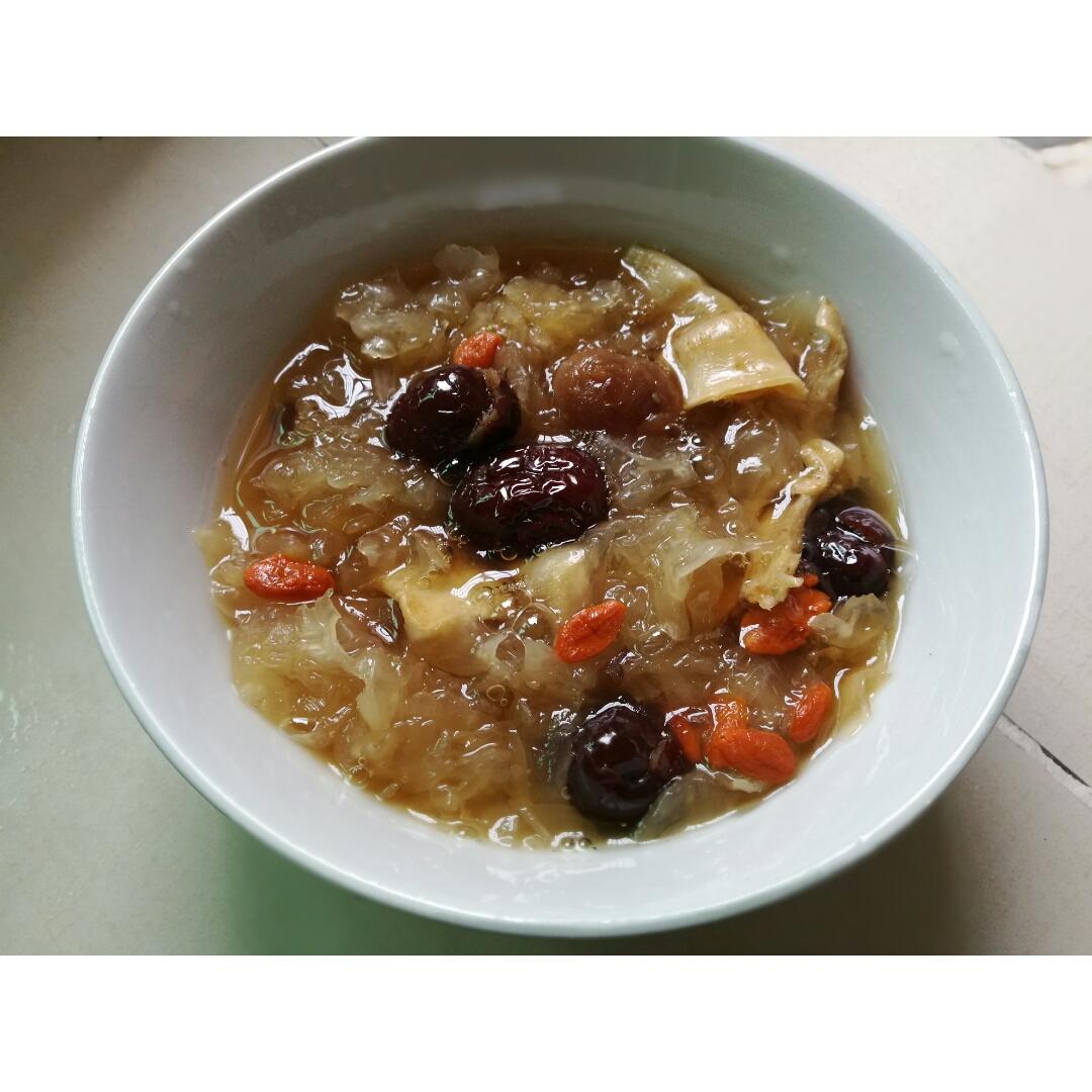 红枣银耳莲子羹