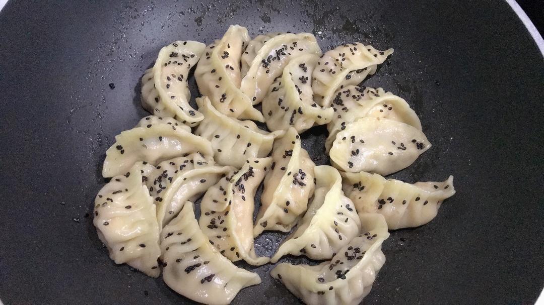 早餐来一锅香脆的生煎饺子