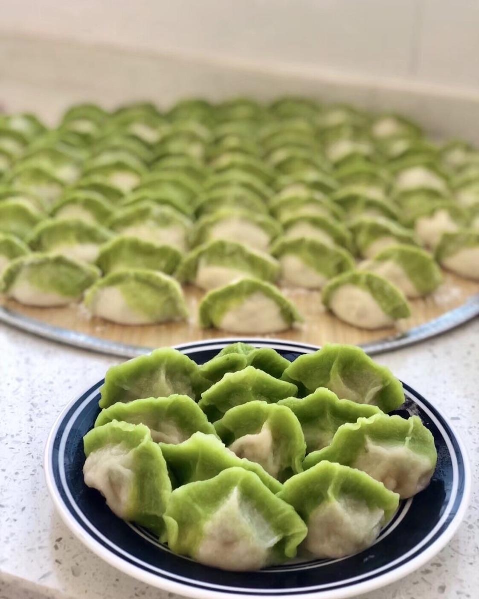 翡翠白玉白菜饺子详细版（附翡翠白玉白菜饺子包法，翡翠白玉饺子皮两种制法，面包机和面，翡翠白玉烧卖，各种馅料搭配）