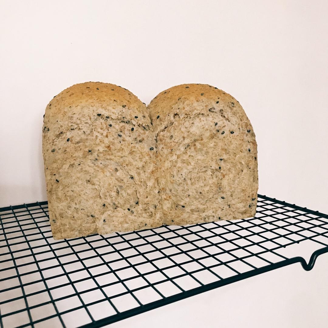 65%全麦吐司 王后粗麸/粗粒全麦粉 无奶低糖低油也可以很松软的粗粒全麦吐司