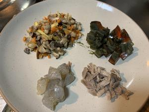 皮蛋虾仁瘦肉蘑菇粥的做法 步骤5