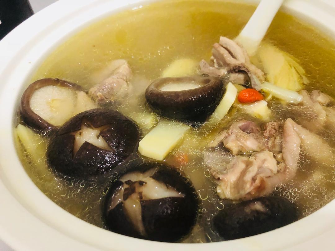 手机用户0095of71做的香菇春笋煲鸡汤