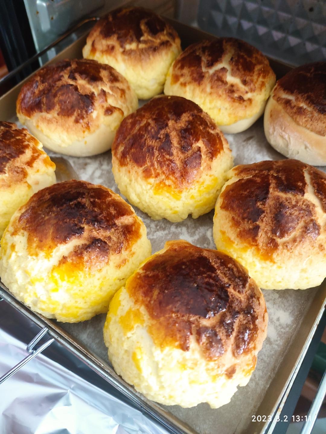 好吃到炸裂的港式菠萝包（附带制作酥皮的小视频）