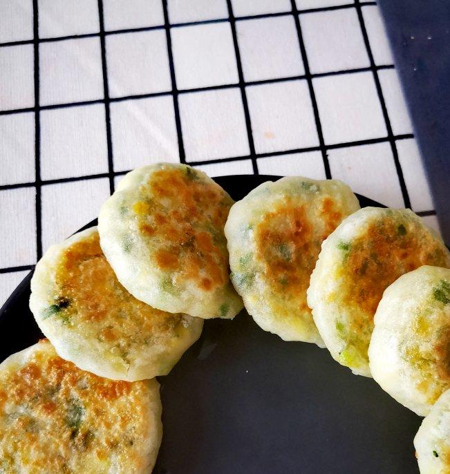 果戈里小姐姐做的薄皮韭菜饼