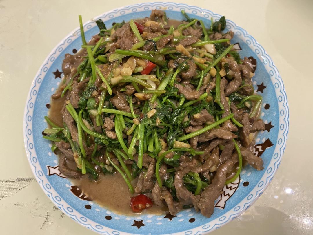 小炒黄牛肉，肉嫩味香！太好吃了简直是米饭杀手！