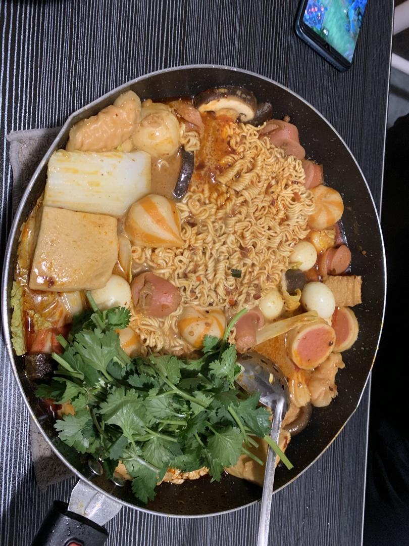 香浓麻辣的砂锅麻辣烫（冒菜）