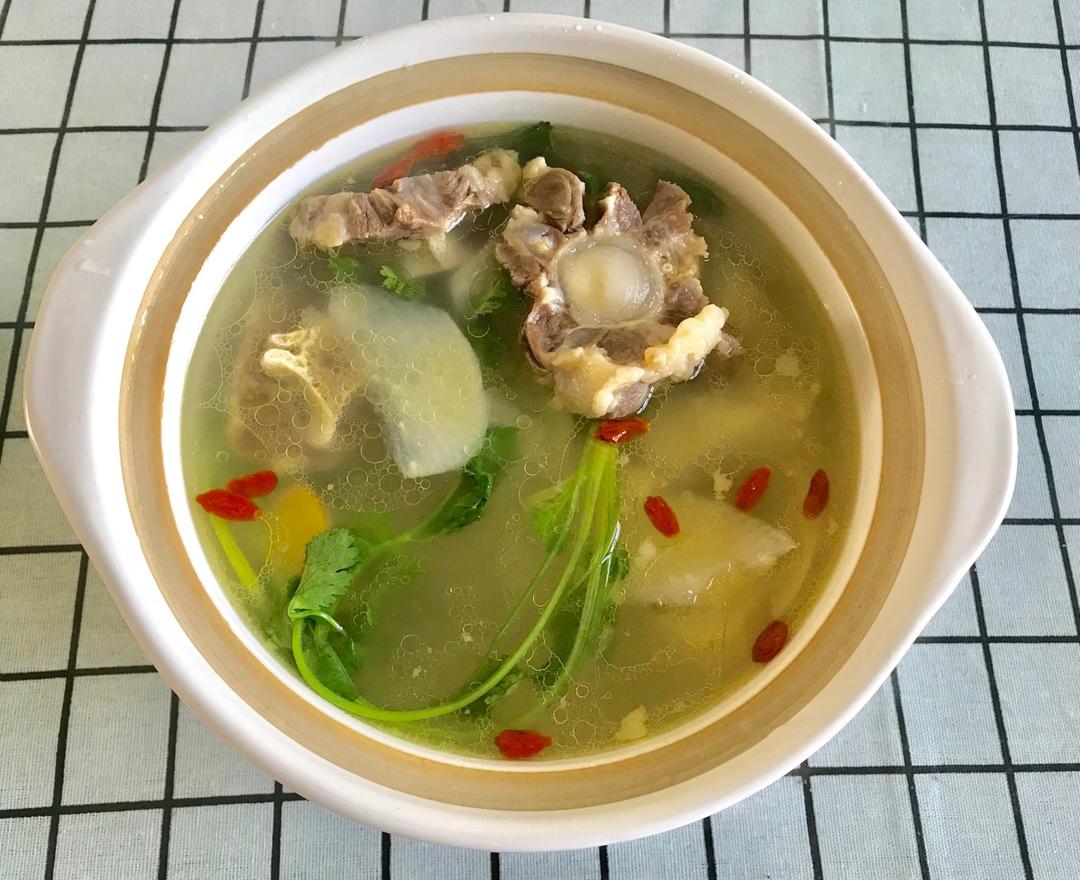 牛尾炖白萝卜汤