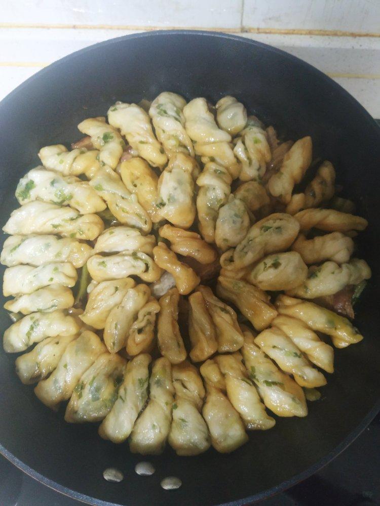 懒人饭豆角粘卷子一锅出