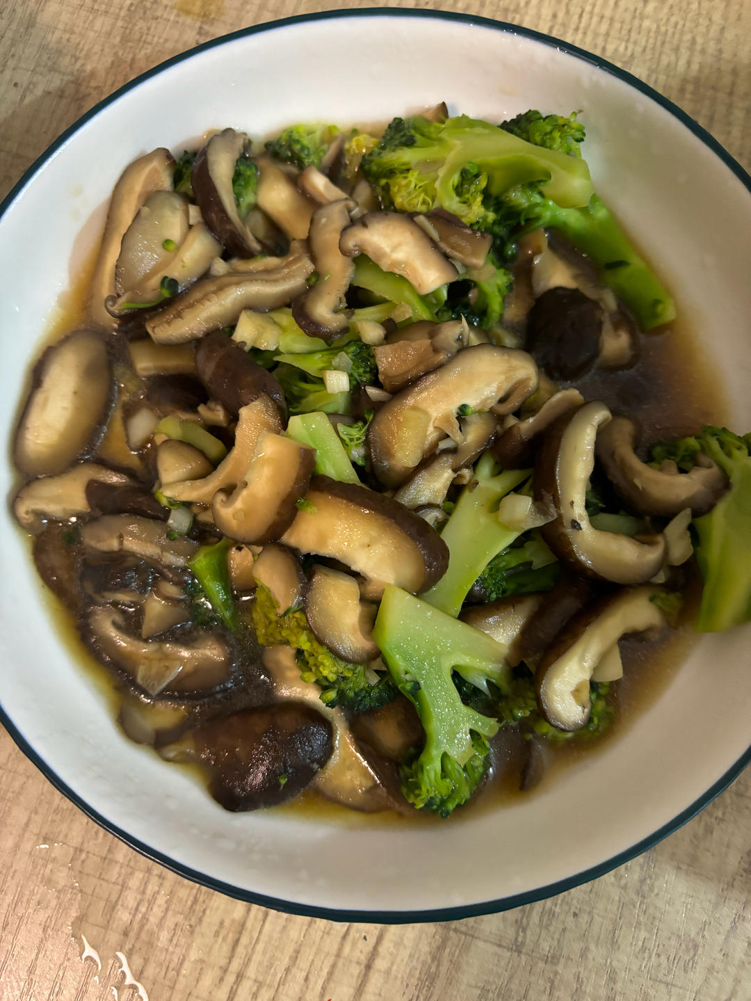 低脂好吃的西兰花炒香菇