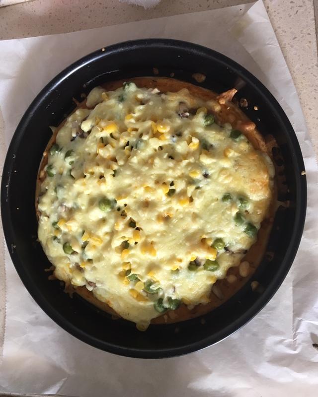 8寸田园培根牛肉肠披萨(附披萨底做法)