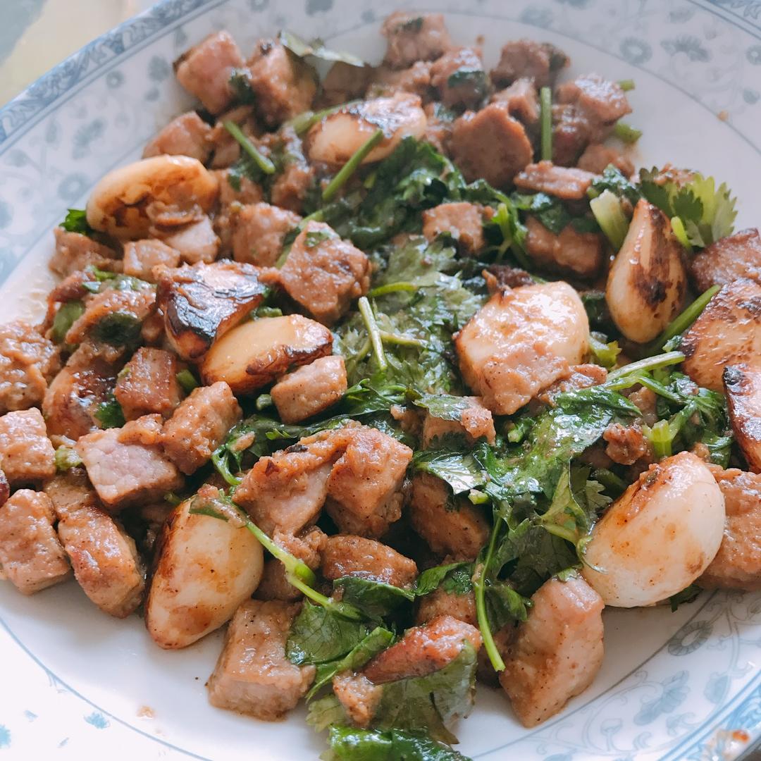 黑胡椒蒜子牛肉粒