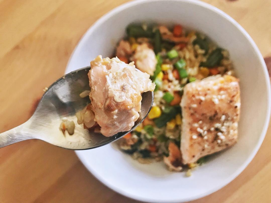 【健康三餐】三文鱼时蔬菜花米炒饭