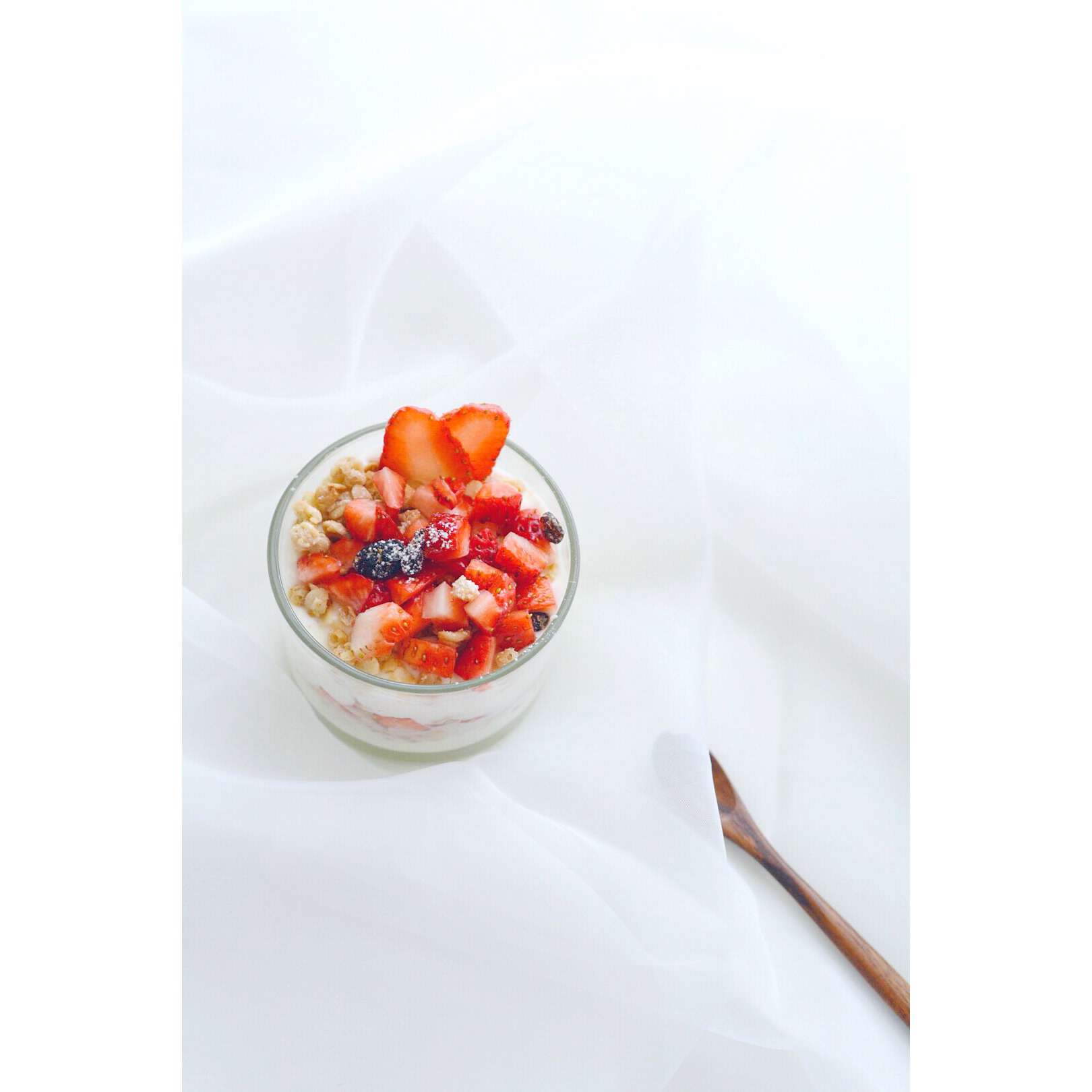 超简单的营养早餐--酸奶麦片