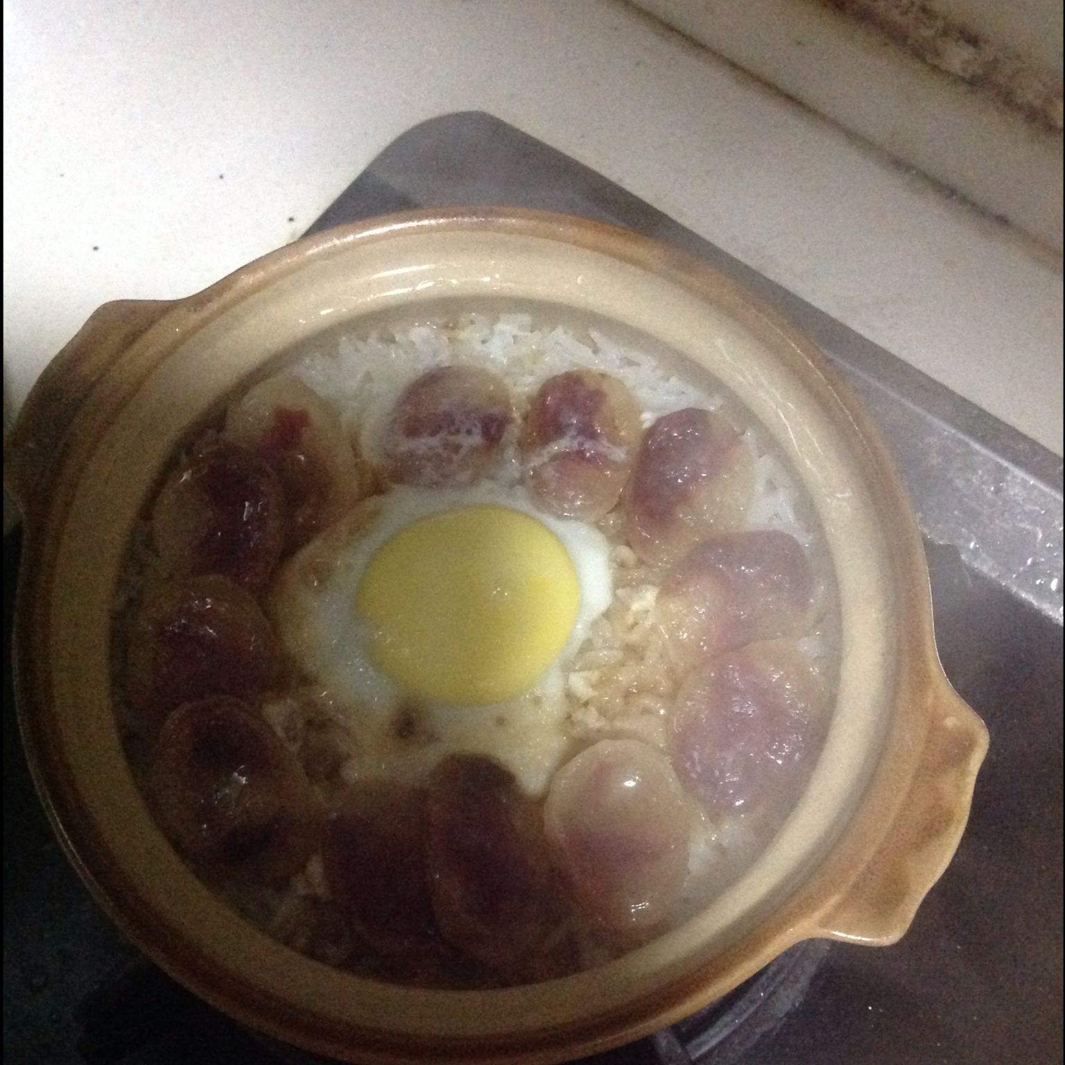广式腊味煲仔饭