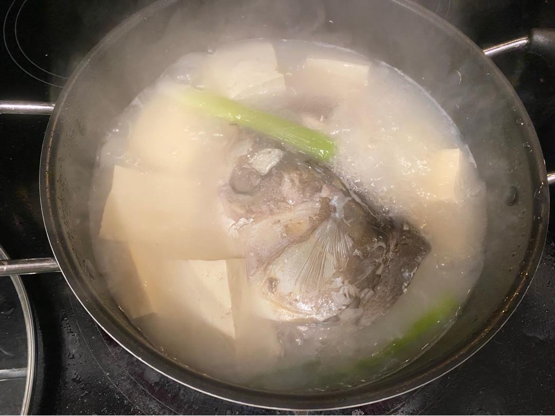 鱼头豆腐汤