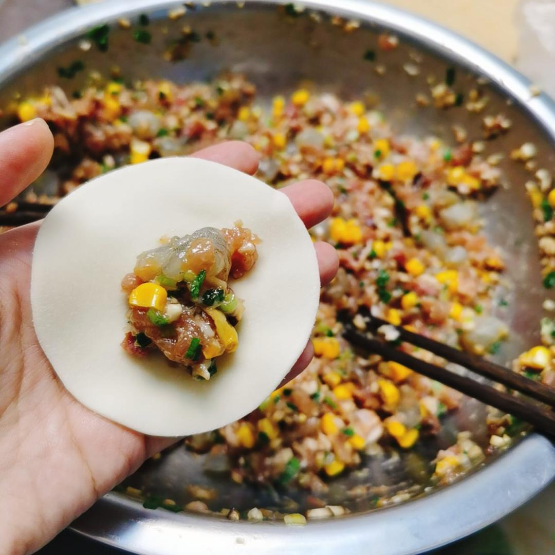 肉三鲜饺子（猪肉香菇虾仁）
Pork and Shrimp Dumplings