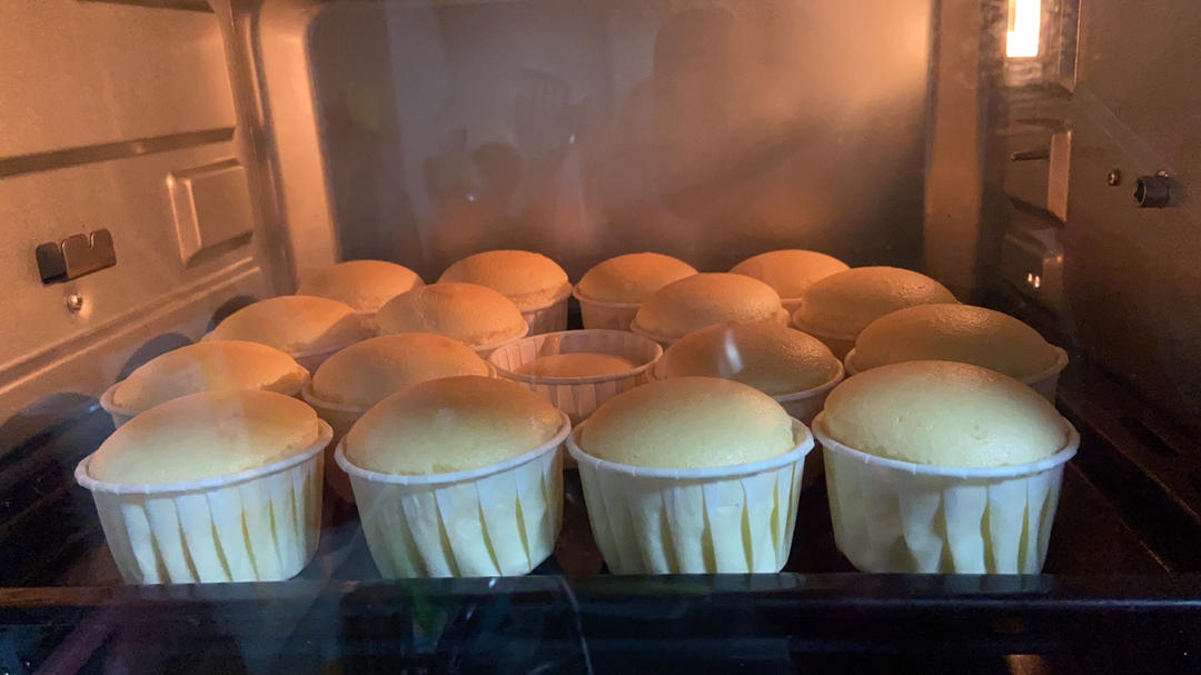 不开裂不回缩的纸杯小蛋糕