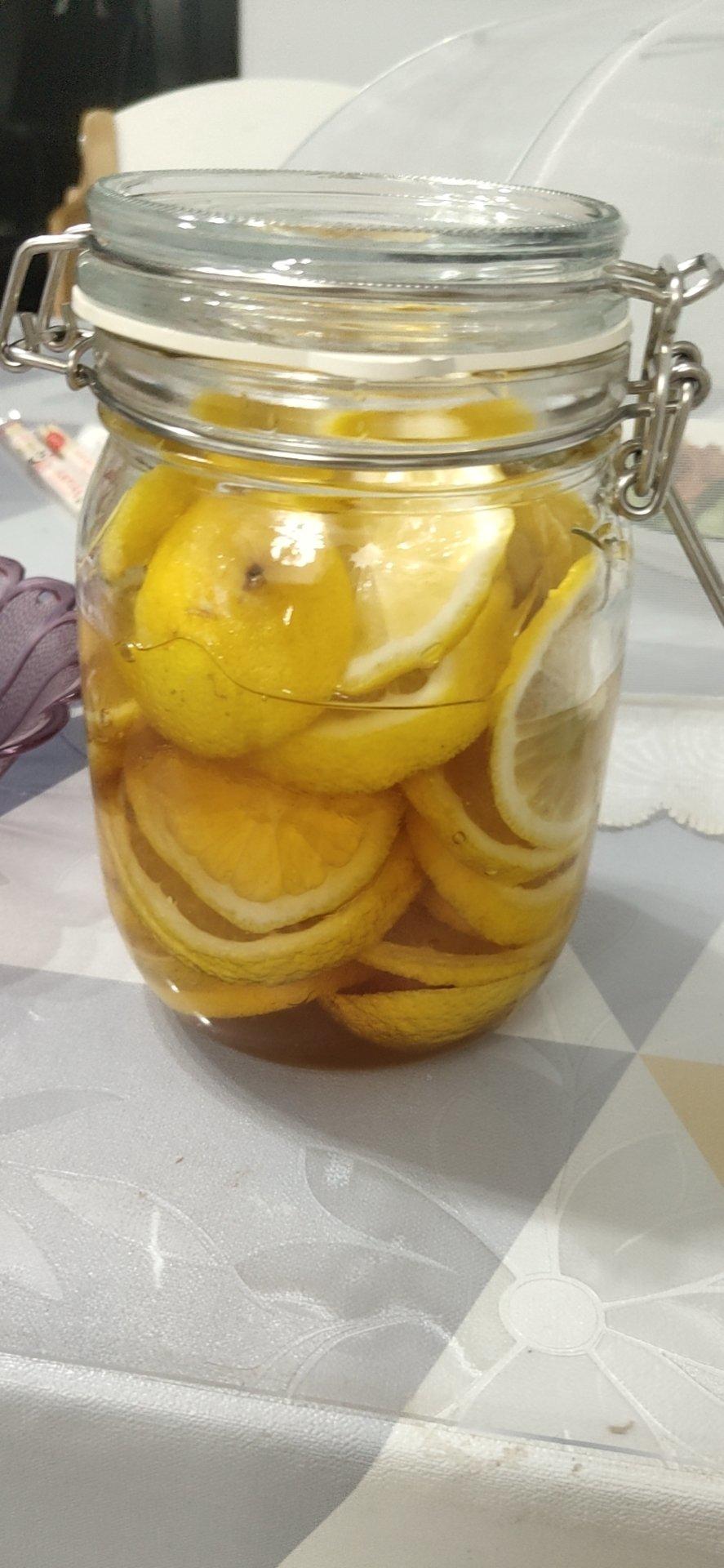 你和我像流亡做的自制夏日蜂蜜柠檬水