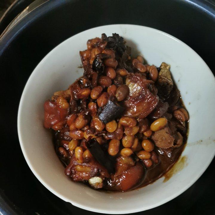 啤酒烧黄豆猪脚