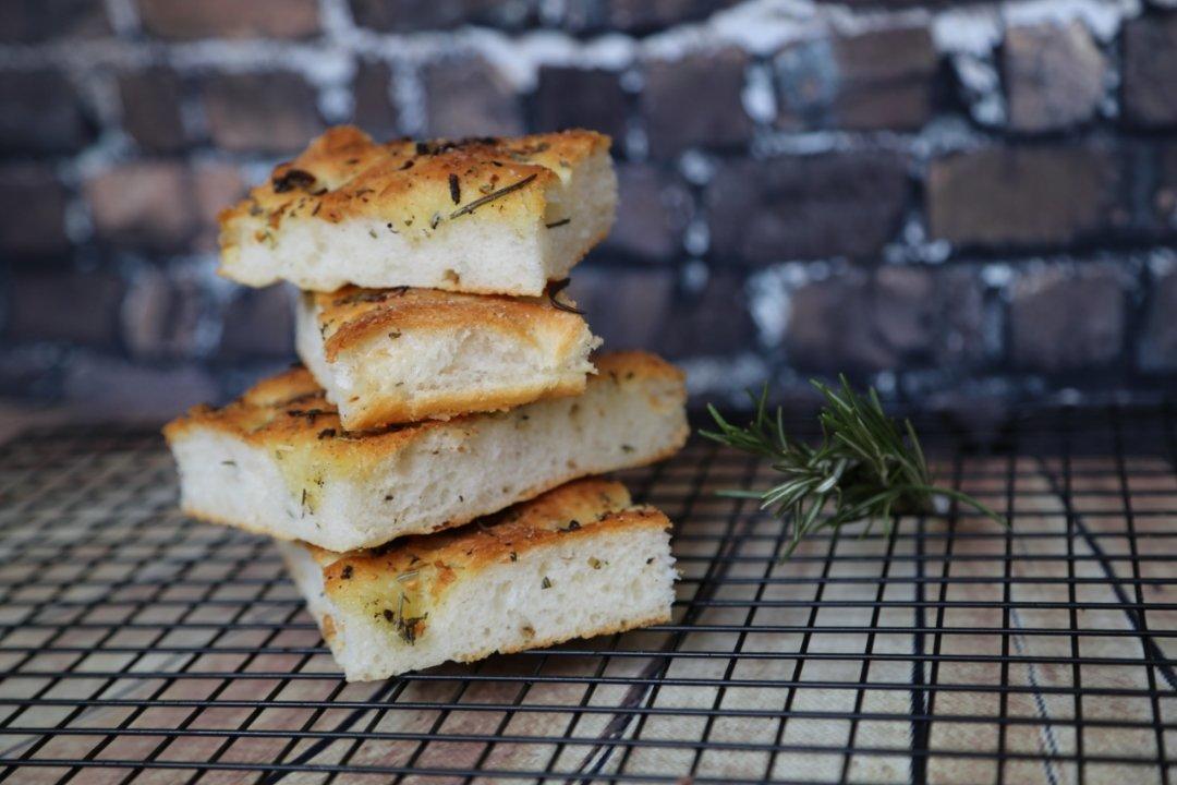 蒜蓉 香料 佛卡夏面包 Focaccia Bread with Garlic & Herbs