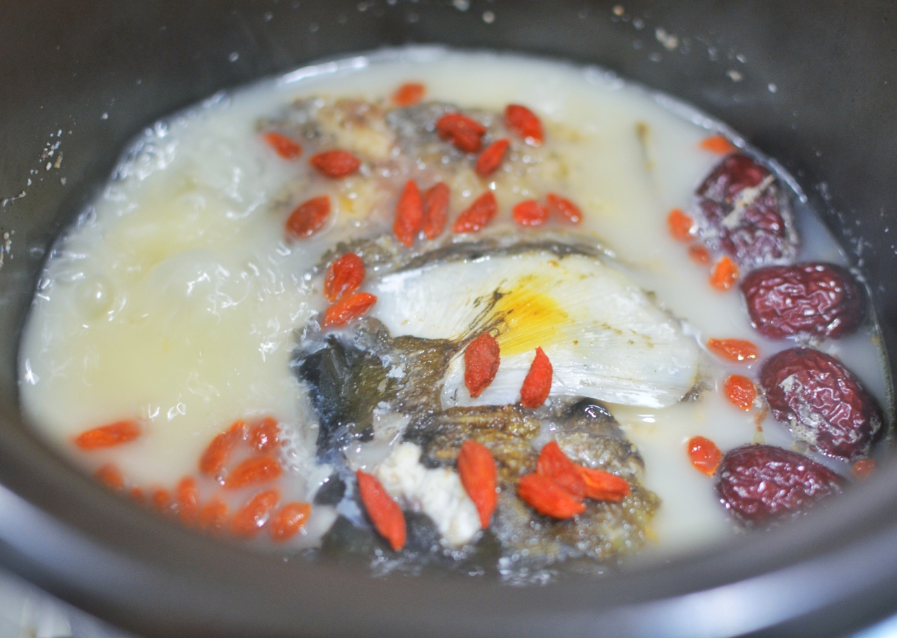天麻川芎白芷鱼头汤的做法 步骤5