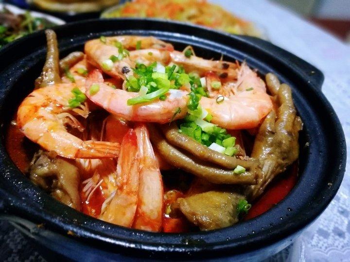 静儿-82做的家常鸡爪虾煲