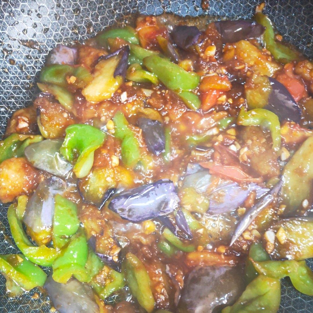 红烧茄子（佐西红柿尖椒）