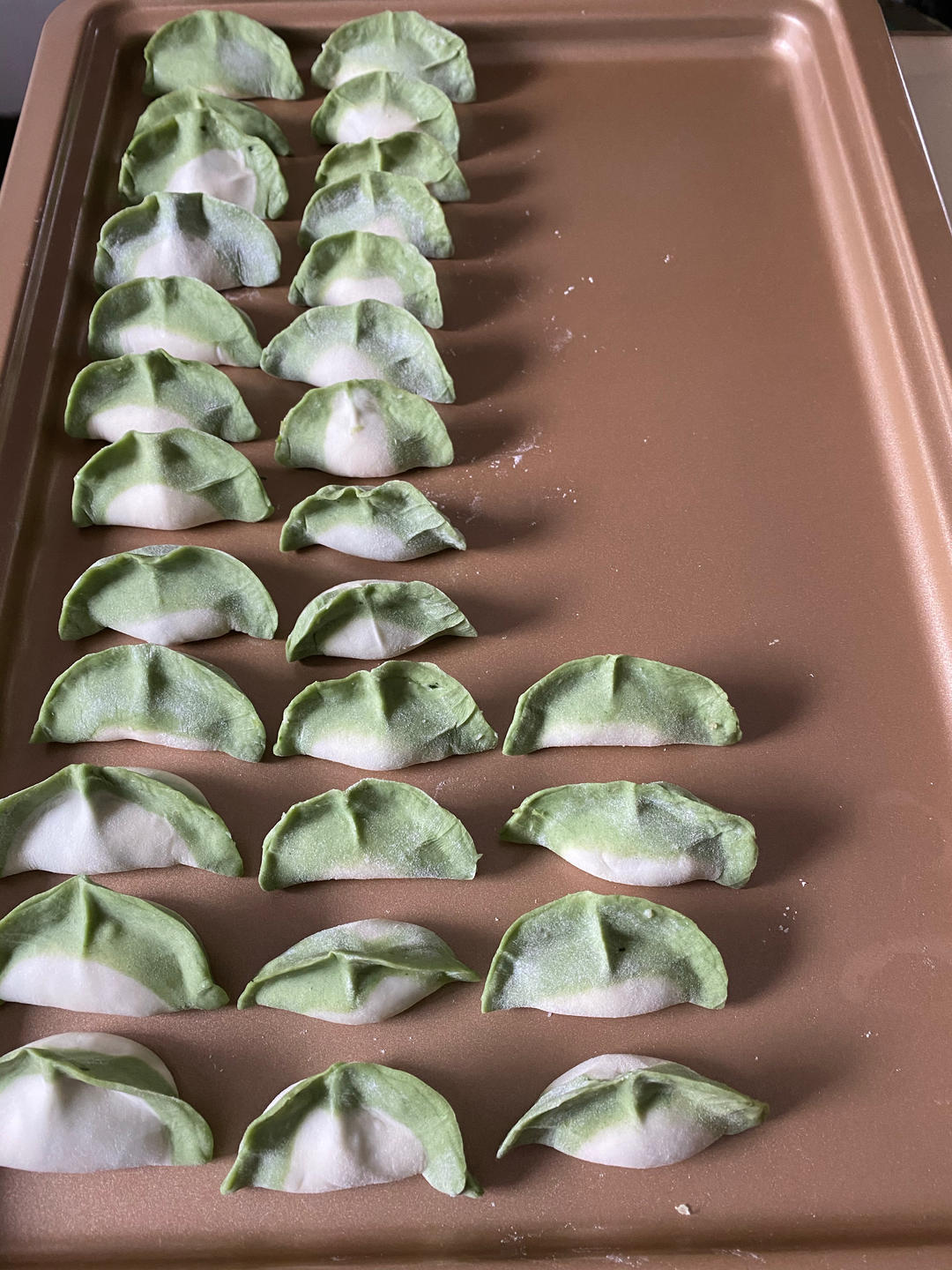 翡翠白玉白菜饺子详细版（附翡翠白玉白菜饺子包法，翡翠白玉饺子皮两种制法，面包机和面，翡翠白玉烧卖，各种馅料搭配）