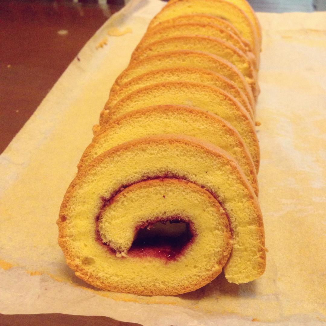 好吃的不要不要的蓝莓蛋糕卷的做法