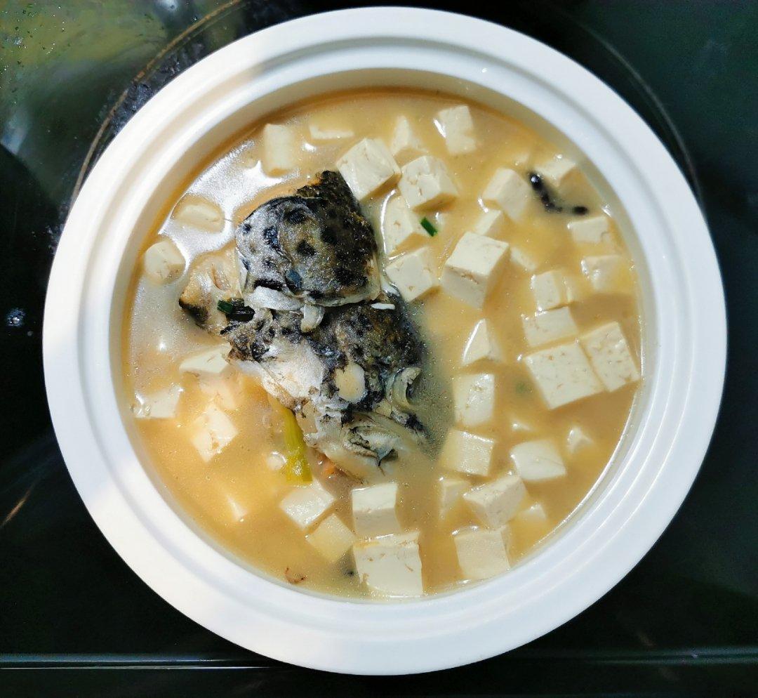 铁锅鱼头炖豆腐