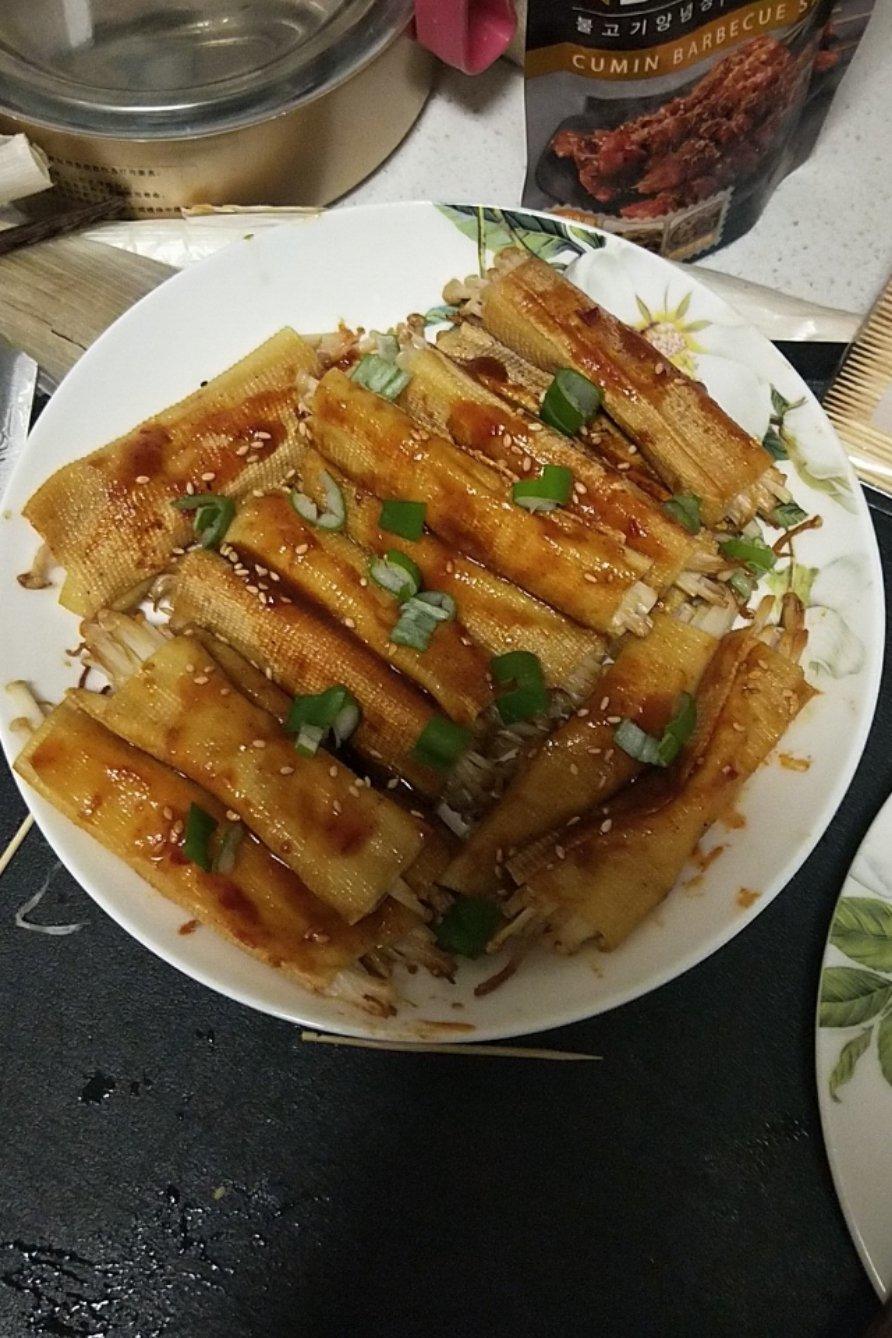 金针菇豆腐皮卷