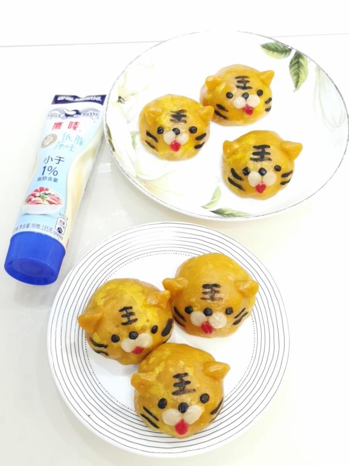 虎虎生威奶黄包