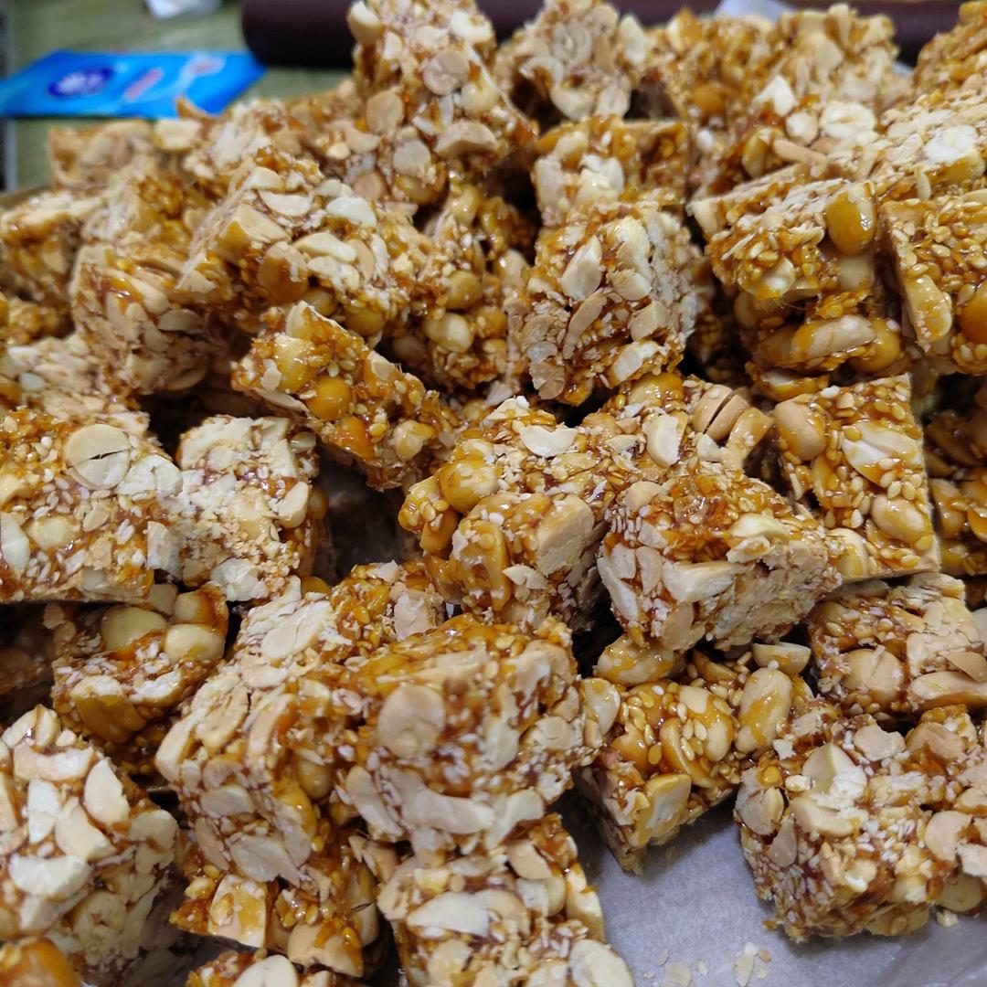 无敌好吃的芝麻花生糖