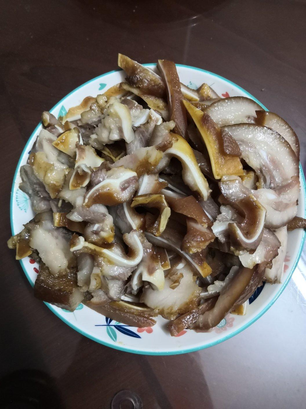 卤猪耳朵
