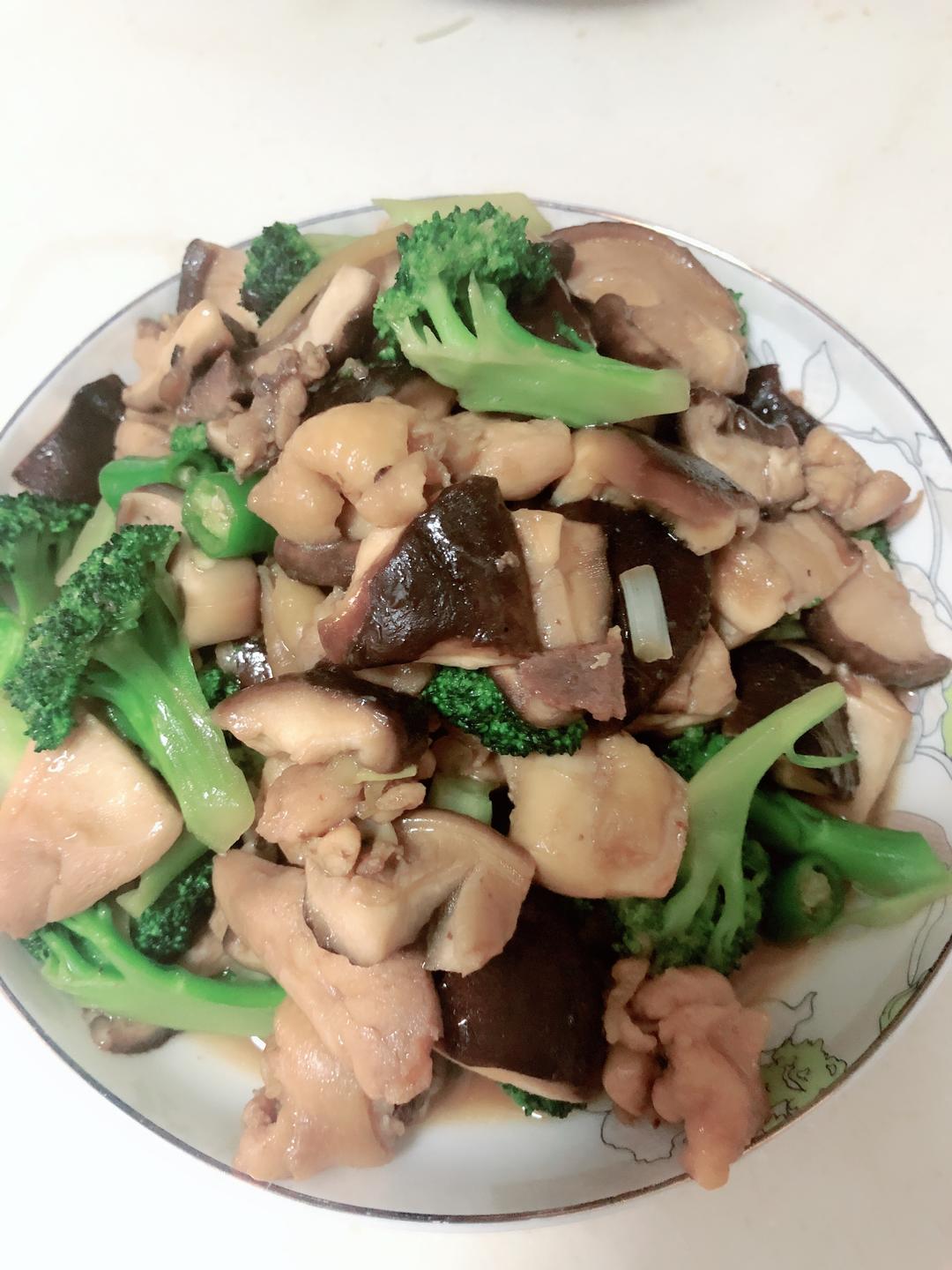 鸡肉炒蘑菇的做法