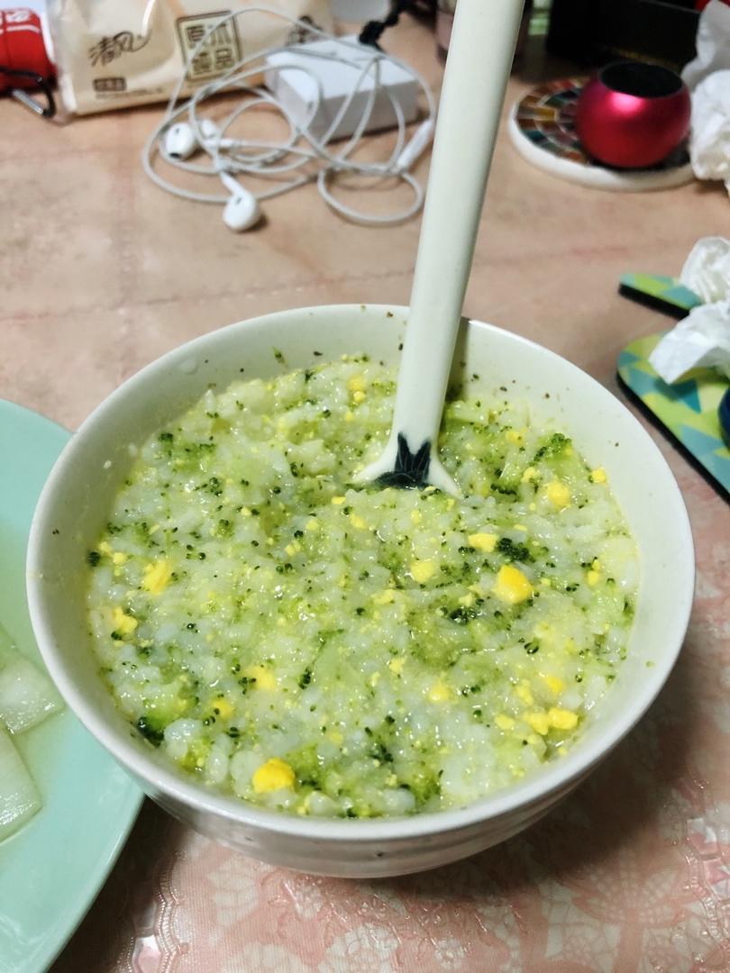 西兰花蛋黄粥，简单易做又好喝