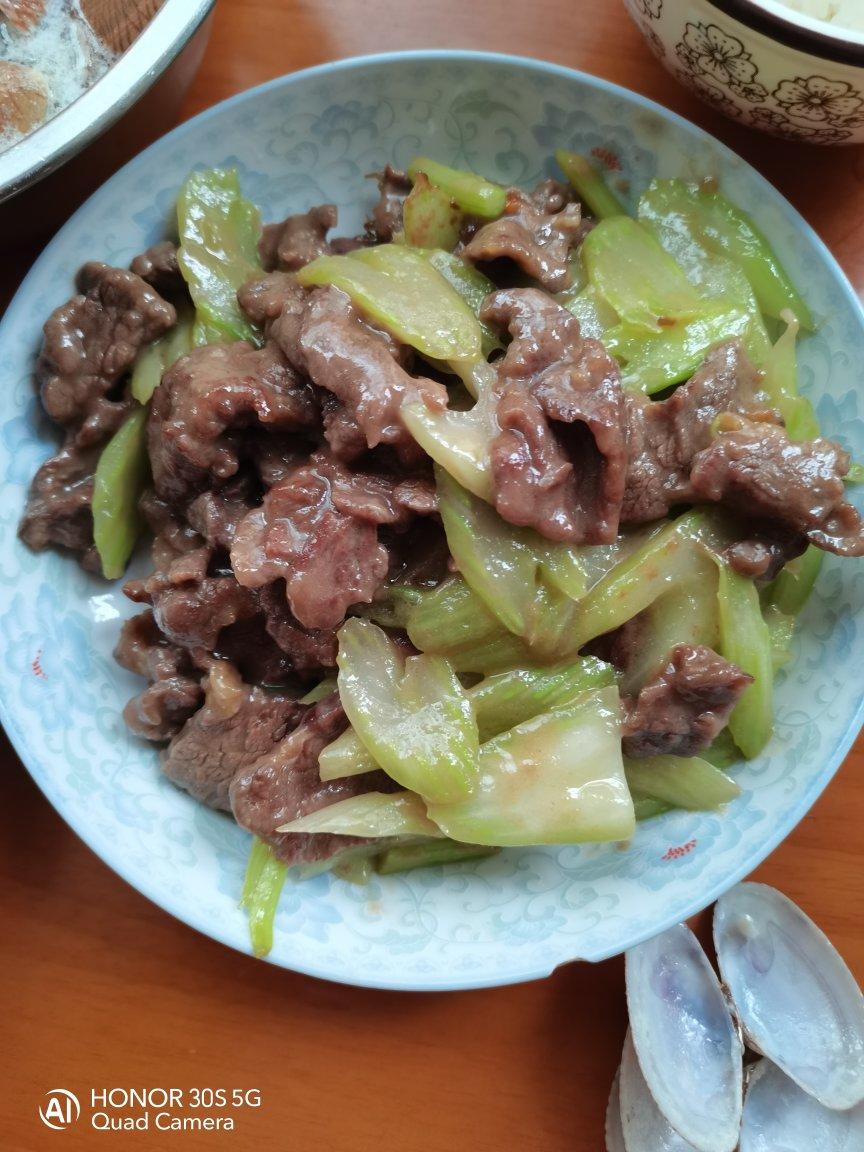 西芹炒牛肉