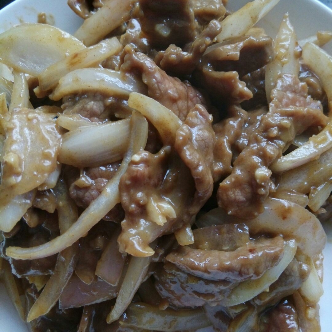 孜然洋葱炒牛肉粒