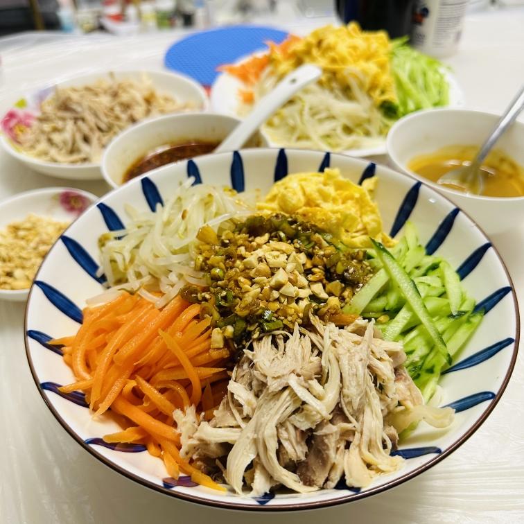 清爽鸡丝凉面